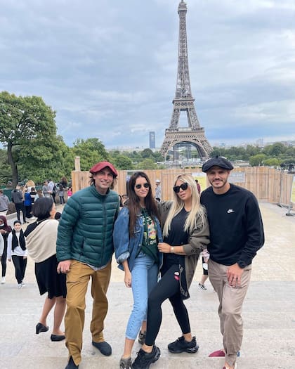 Zaira y su pareja junto a su hermana Wanda y Mauro Icardi en París (Foto: Instagram/@zaira.nara)