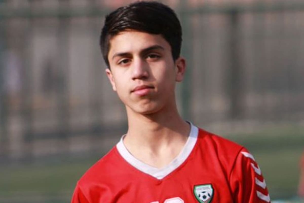 Zaki Anwari jugaba en la selección juvenil de fútbol de Afganistán