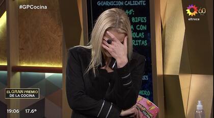 Zampini, avergonzada luego de confesar que le pone sal a los platos antes de probarlos