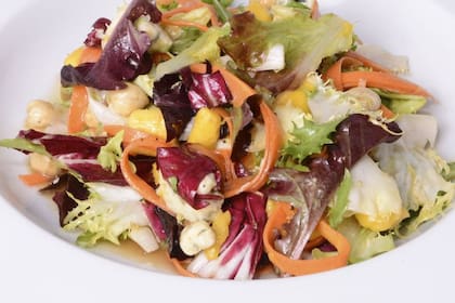 Zanahoria rallada y lechuga morada, ideal para el verano