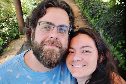 Zane Jones conducía en Texas cuando su esposa, Paola Núñez Linares, recibió un disparo mortal en un incidente de furia al volante