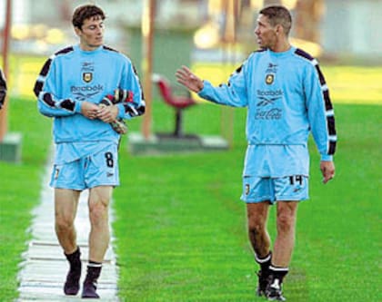 Javier Zanetti y Diego Simeone, compañeros en la selección argentina y en Inter en la década del 90; ahora, rivales desde otro lugar