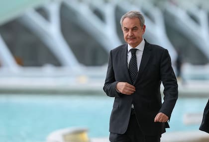 Zapatero llega para asistir a un acto de homenaje de Estado a las víctimas de las inundaciones en Valencia
