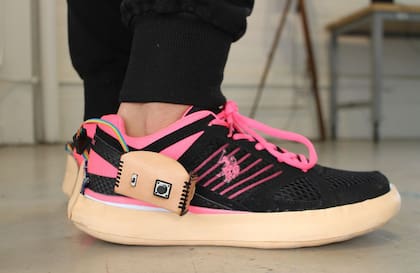 Zapatos musicales. Conectados a archivos sonoros y de código abierto.