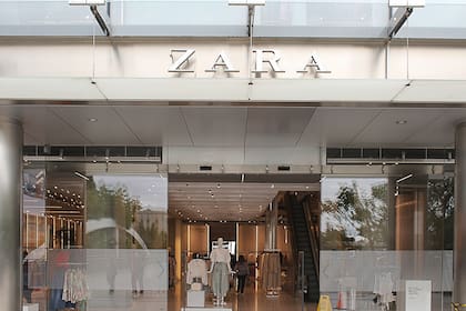 Zara era gestionada en la Argentina por Inditex, una compañía fundada por Amancio Ortega
