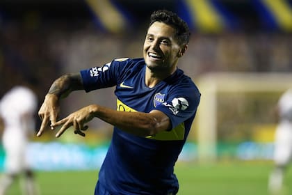Zárate celebra su gol, el que le dio el triunfo a Boca sobre Lanús.