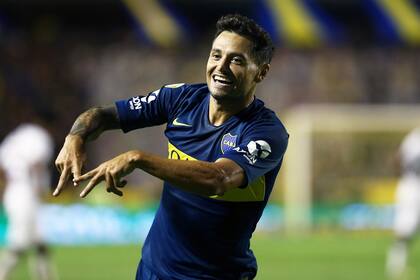 Zárate celebra su gol, el que le dio el triunfo a Boca sobre Lanús.