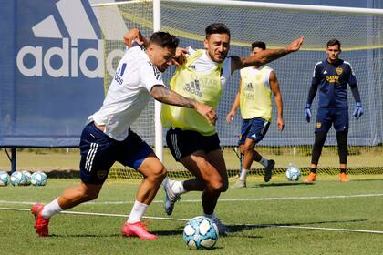 Zárate y Salvio, en un tramo del entrenamiento de Boca