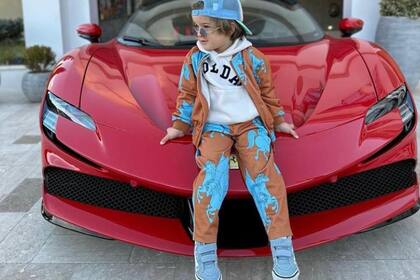 Zayn Sofuoğlu, el niño que maneja Ferraris y motos deportivas en Instagram.