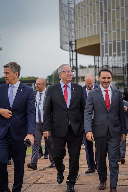 Zdero, Passalacquq y Valdés, los gobernadores de Misiones, Corrientes y Chaco dejaron en evidencia que uno no tiene nada de gas, y los otros prácticamente nada, con lo cual, deben quemar leña para abstecer de energía a sus industrias.