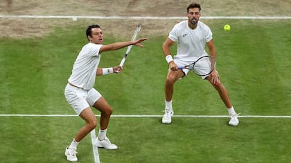 Zeballos está por impactar, Granollers cubre; el argentino y el español avanzaron a las semifinales de Wimbledon