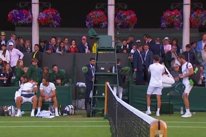 Zeballos y Granollers, de pie, tras la victoria sobre Cabal y Farah; el argentino tuvo un gran gesto en el court 4 del All England