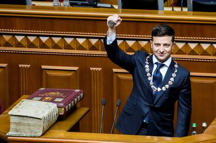 Zelenski, el día de su asunción como presidente de Ucrania, prometió detener la guerra en el este del país contra separatistas apoyados por Rusia