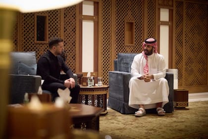 Zelensky con el príncipe saudita Mohammed ben Salman