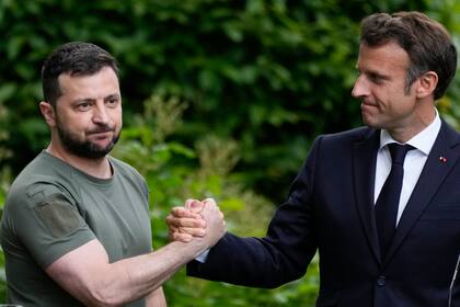 Zelensky con Emmanuel Macron, presidente de Francia