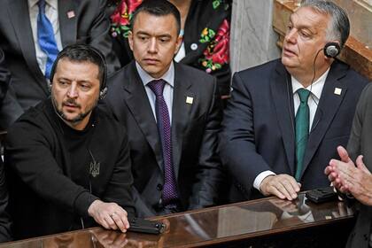 Zelensky, Noboa y Orban durante la asunción de Milei