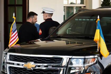 Zelensky se marchó de la Casa Blanca de manera anticipada, según los periodistas