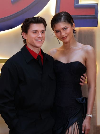Zendaya y Tom Holland fueron los grandes protagonistas de la presentación en Madrid de Spider-Man: un nuevo día. La pareja desplegó todo su encanto y demostró por qué es una de las más sólidas de Hollywood durante su aparición en la alfombra roja