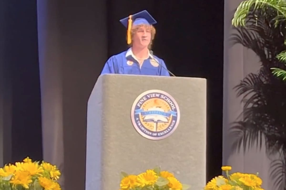 Zender encontró una manera de contar su historia, en Florida, donde está prohibida la palabra "gay"