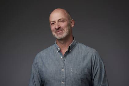 "Zensorialmente" de Estanislao Bachrach es el resultado de un viaje introspectivo que propone el autor y que permitirá sumar una inteligencia sensorial que abarca los sentidos internos y externos, y la inteligencia emocional