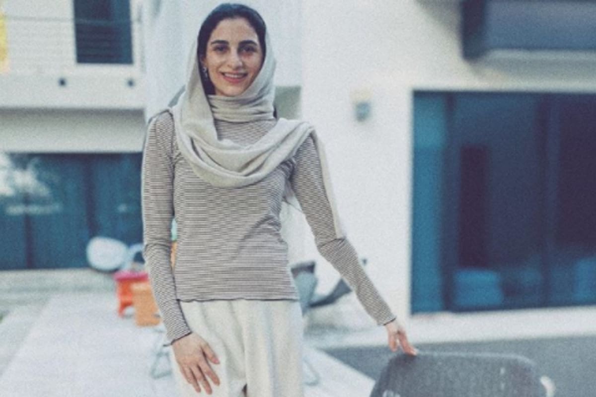 Zeynab Javadli publicó una serie de videos en Instagram mientras unos hombres enviados por su marido irrumpían en su casa. La joven reveló que desde que se separó hace nueve meses es perseguida y ha sufrido abusos físicos y emocionales