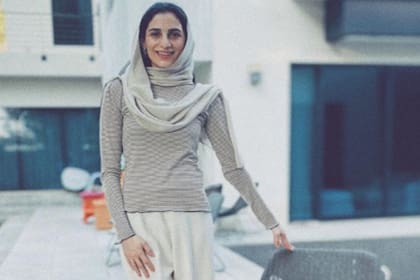 Zeynab Javadli publicó una serie de videos en Instagram mientras unos hombres enviados por su marido irrumpían en su casa y se llevaban a sus padres. La joven reveló que desde que se separó hace nueve meses es perseguida y ha sufrido abusos físicos y emocionales