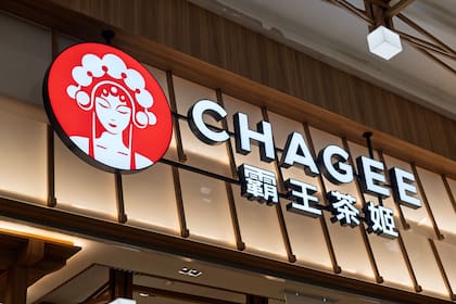 Zhang Junjie, fundador de Chagee, una cadena de té con leche, lanzó la empresa en 2017 y apenas dos años después abrió su primer local fuera de China.