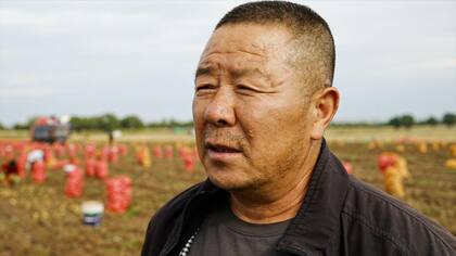 Zhang se muestra optimista respecto a la adopción de la IA por parte de China y afirma que sus hijos han logrado encontrar trabajo en los nuevos centros de datos.