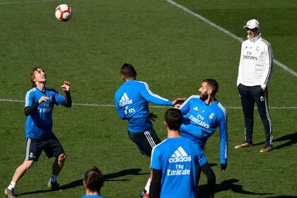 Zidane en una de las últimas prácticas antes de su segundo debut en el Real