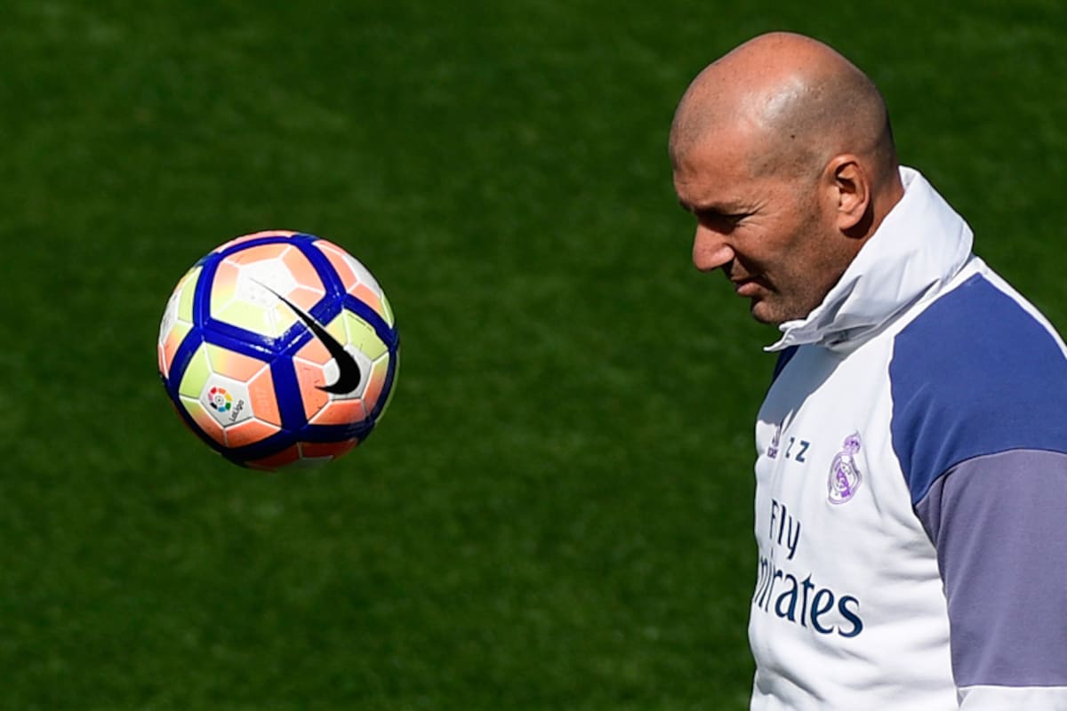 Zizou sigue hipnotizando al balón