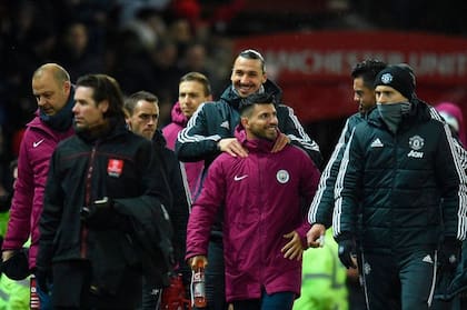 Zlatan Ibrahimovic de humor Junto a Kun Agüero antes del derby de Manchester disputado el 10 de diciembre de 2017