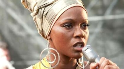 Zoe Saldana como Nina Simone