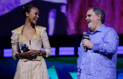 Zoe Saldaña y Jon Landau en una presentación de Avatar realizada en 2022 en la ciudad brasileña de San Pablo