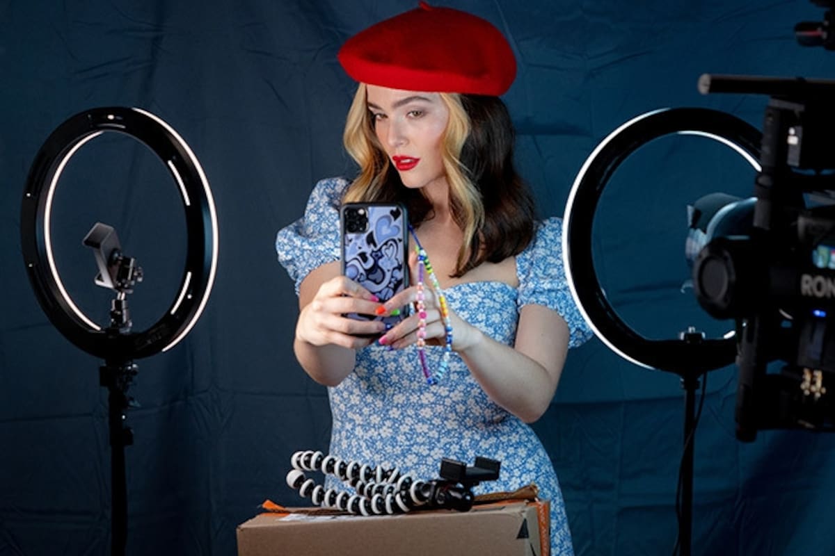 Zoey Deutch en Falsa influencer, disponible en Star+