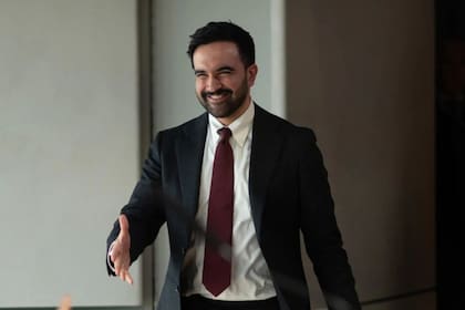 Zohran Mamdani anunció la prohibición de tarifas ocultas en estancias de hotel