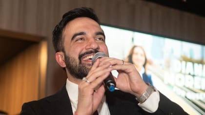 Zohran Mamdani firma una orden ejecutiva para proteger a los migrantes de Nueva York de los operativos del ICE