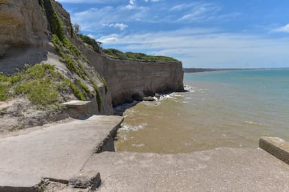 zona de los acantilados, kilómetros 535 de la ruta 11 frente a la estancia la moringa. sector conocido como barranca de los lobos donde murio una turista en Mar del Plata