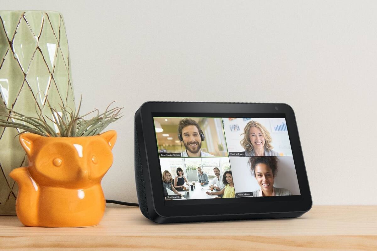 Zoom ahora estará disponible en las pantallas inteligentes de Google, Amazon y Facebook