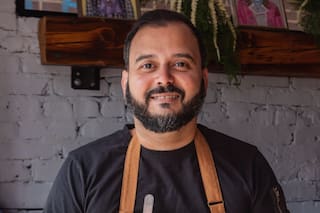 Zubair Mohajir, el chef que llevó su historia migrante a un restaurante de Chicago: “Planeo envejecer aquí”