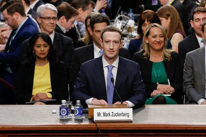 Zuckerberg al dar testimonio ante el Senado estadounidense
