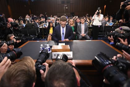Mark Zuckerberg pasó varias veces por el Congreso estadounidense en los últimos años, para responder por las acciones de sus empresas