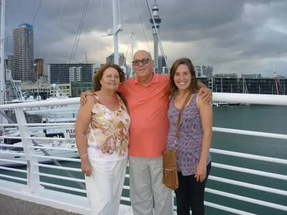 Zulema junto a su marido y a su hija en un paseo por Auckland, Nueva Zelanda.