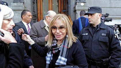 Zulema Yoma frente al Congreso, a la espera de la declaración completa de su ex marido