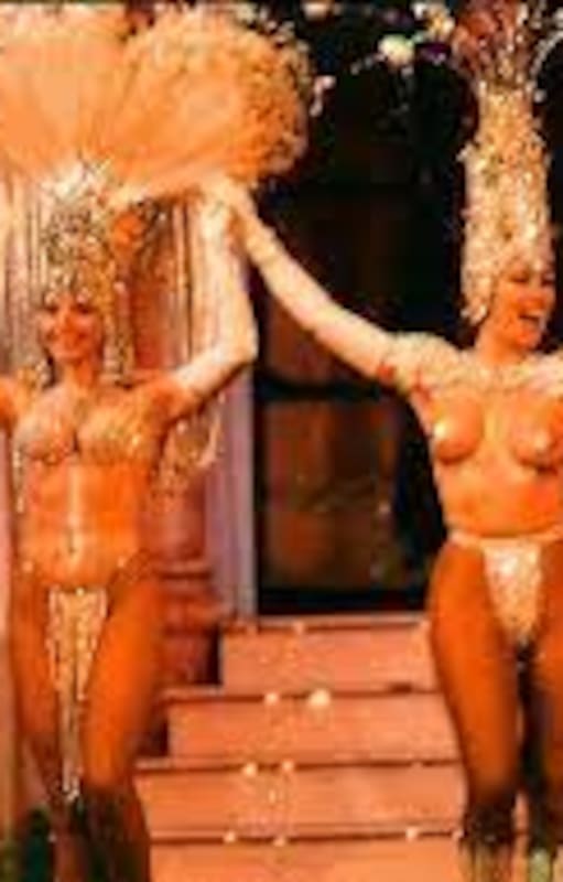 Zulma Faiad y Moria Casán sobre el escenario del Tabarís, en 1987