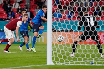 Zurdazo sensacional: Matteo Pessina marca el 2-0, que al final fue decisivo en el definitivo 2-1.