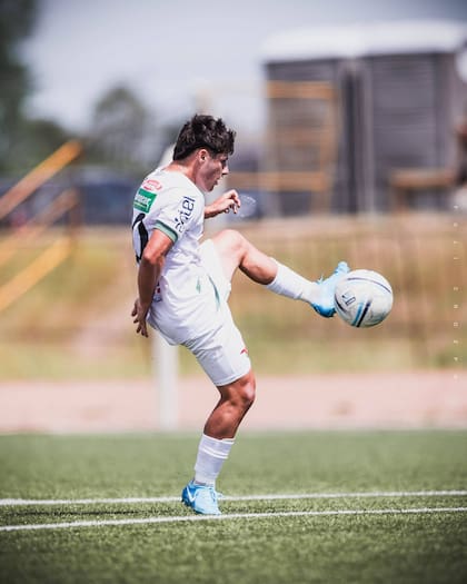Zurdo como Leo, Luciano Viejo sueña con una larga carrera en el fútbol