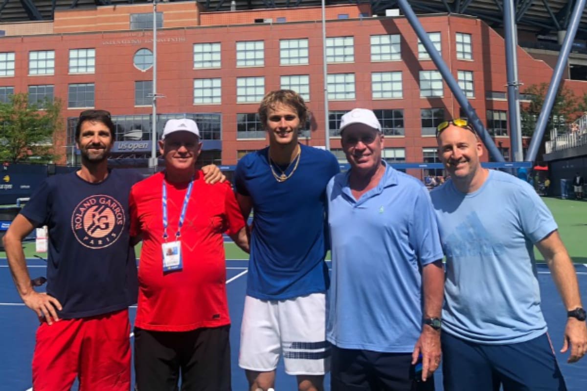 Zverev, en el centro, posa con su cuerpo técnico, incluido Ivan Lendl