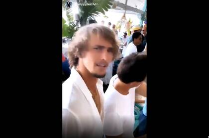 El alemán Alex Zverev, en una fiesta durante el último fin de semana, cuando había prometido que se aislaría durante 14 días.
