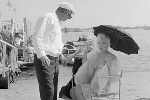 Marilyn Monroe y Billy Wilder durante el rdoaje de Una Eva y dos Adanes
