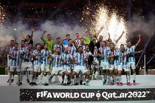 La selección argentina se erigió en lo más alto del fútbol internacional en el Mundial Qatar 2022; alcanzó su tercer título